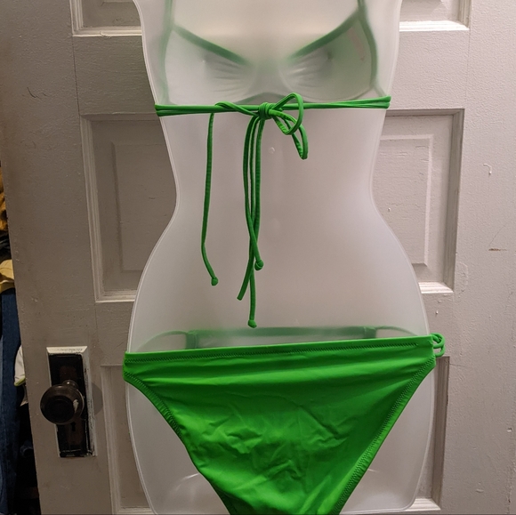 Victoria's Secret Bikini - Picture 2 of 3